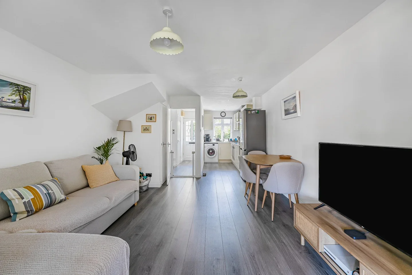 House Midwinter Close in Greater London