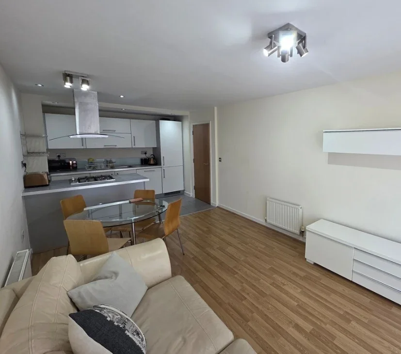 Flat Queen Mary Avenue in Greater London