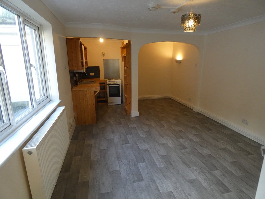 Flat Cardington Road in Bedford