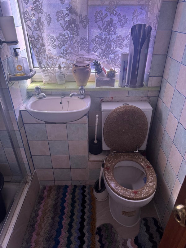 Room Perry Gardens in Greater London