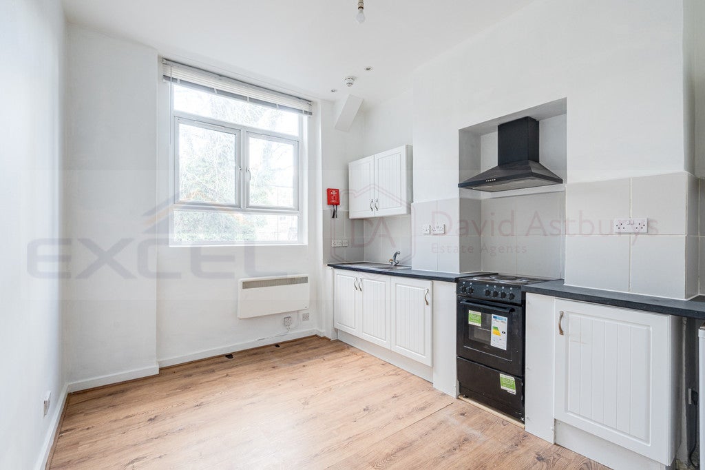 Flat Iverson Road in Greater London