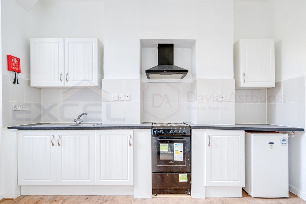 Flat Iverson Road in Greater London