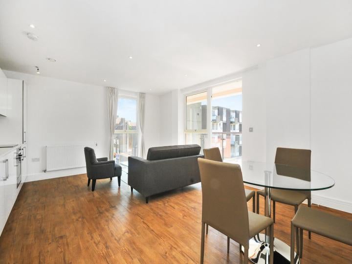 Flat Kingsland Road in Greater London