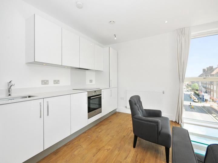 Flat Kingsland Road in Greater London