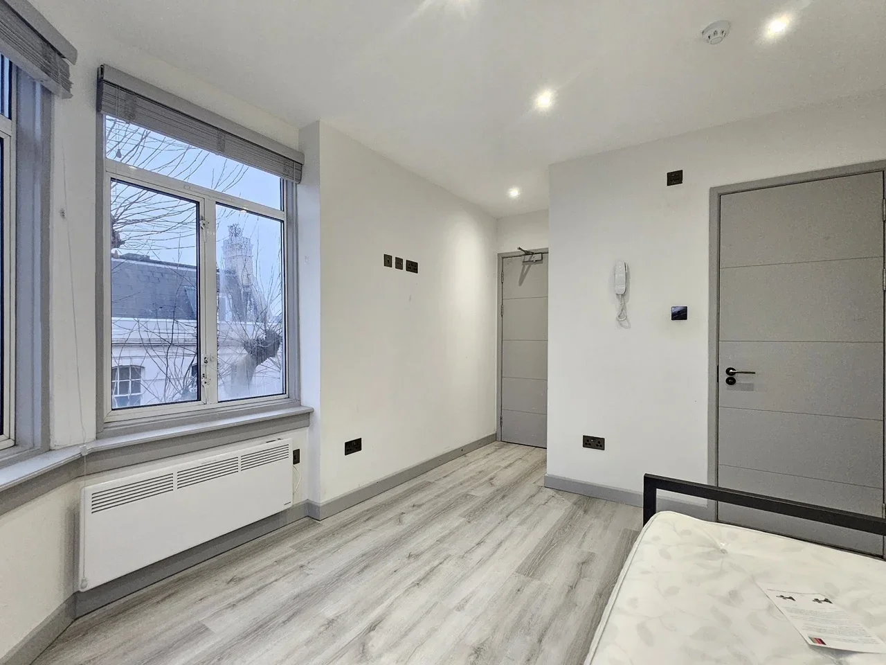 Room Holloway Road in Greater London