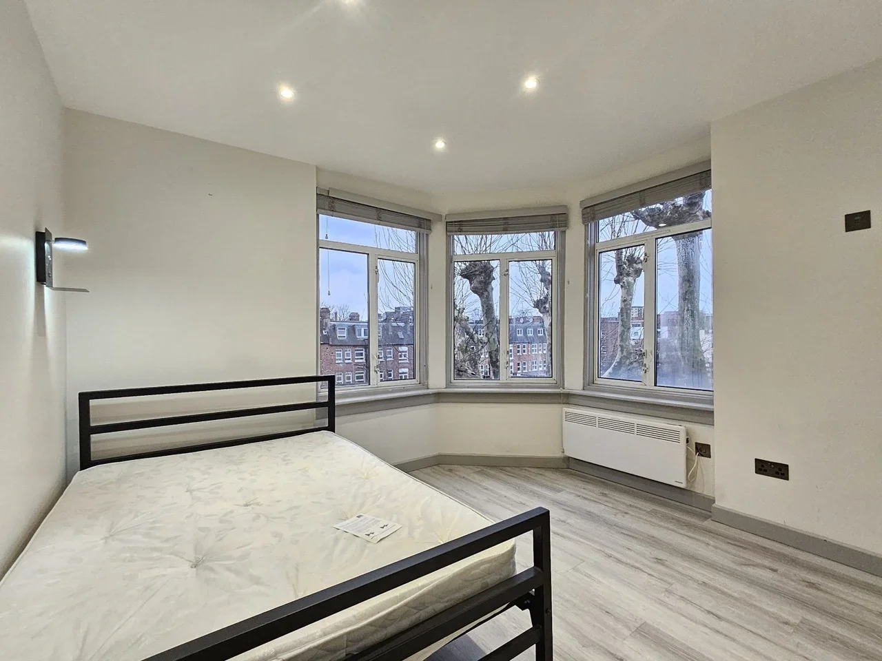 Room Holloway Road in Greater London