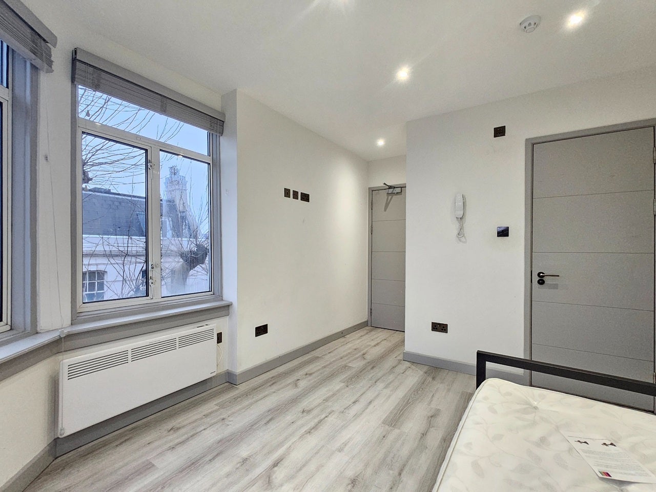 Room Holloway Road in Greater London
