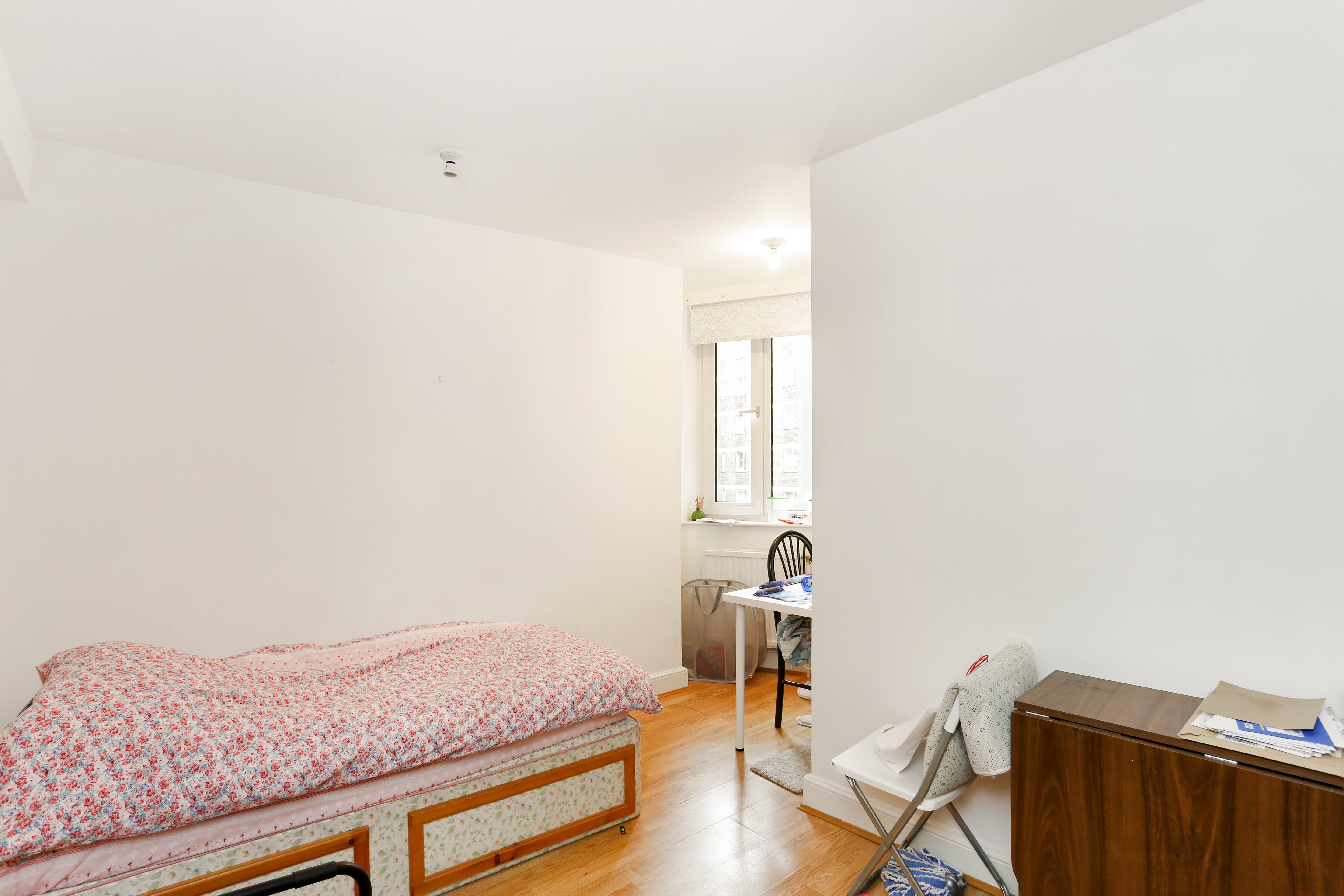 Flat Lucan Place in Greater London