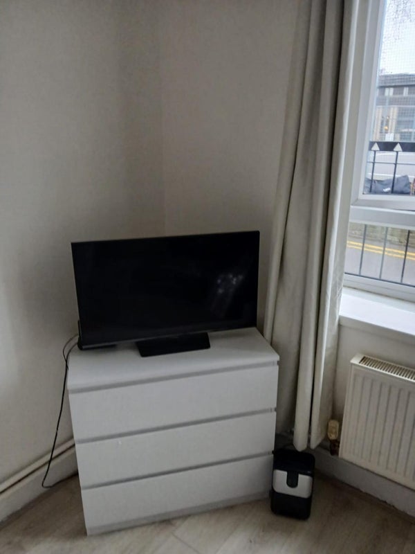 Room Teale Street in Greater London