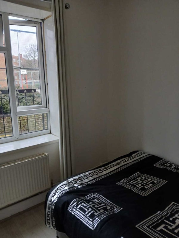 Room Teale Street in Greater London