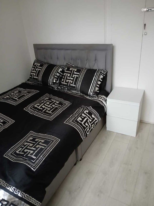 Room Teale Street in Greater London