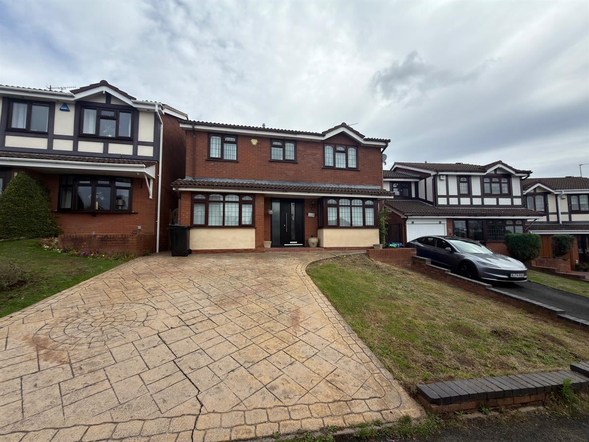 House Aintree Way in Dudley