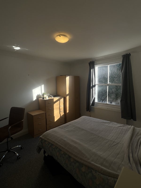 Room Saltram Crescent in City of Westminster