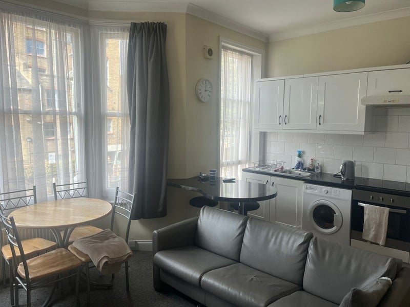 Room Saltram Crescent in City of Westminster