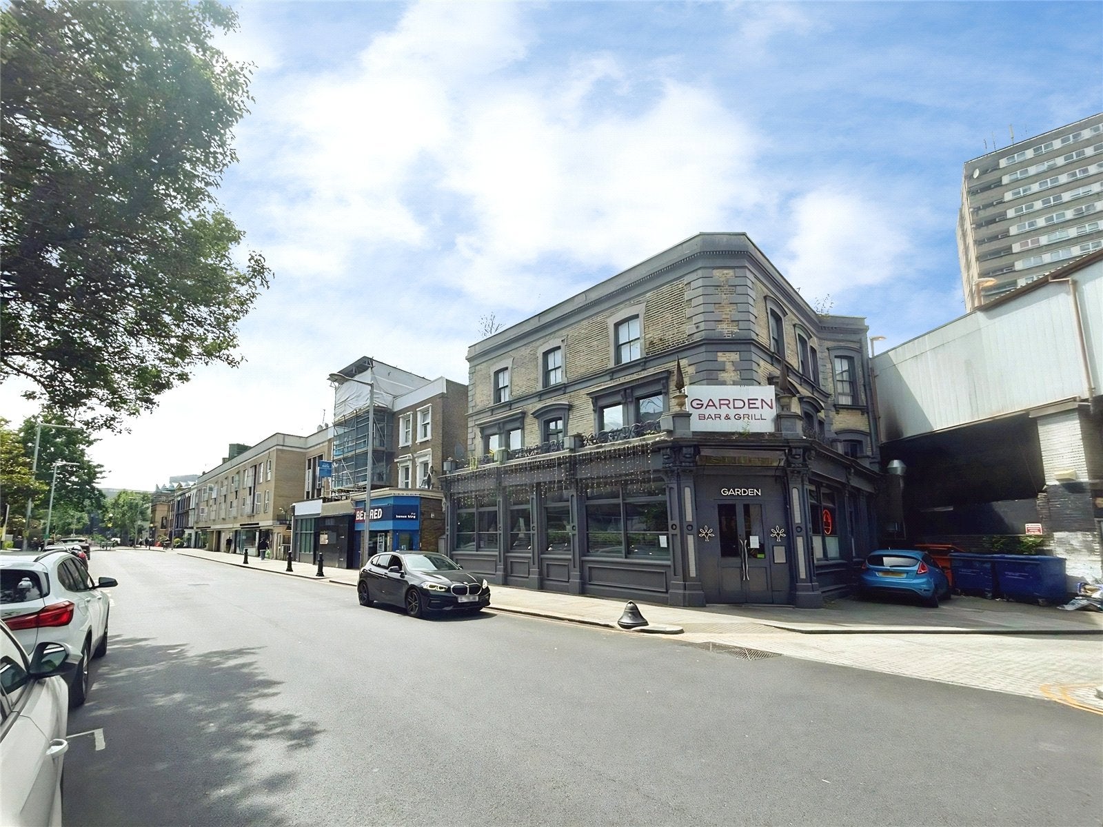 Flat Bramley Road in Greater London