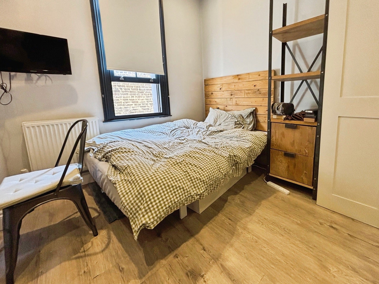 Flat Bramley Road in Greater London