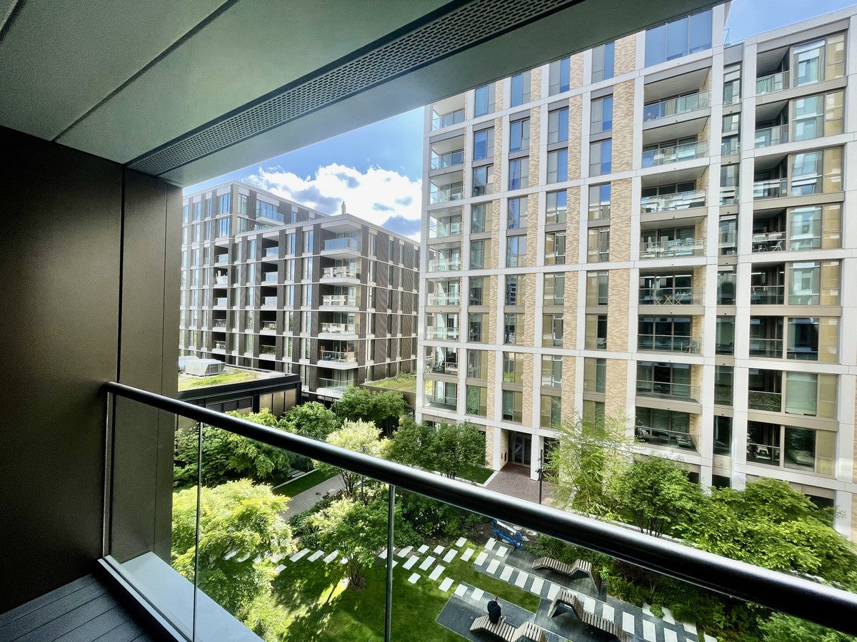 Flat Prince of Wales Drive in Greater London