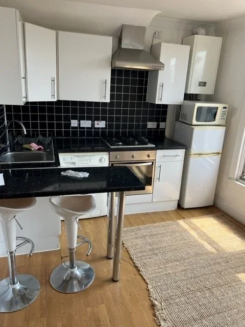 Flat Barrett's Grove in Greater London