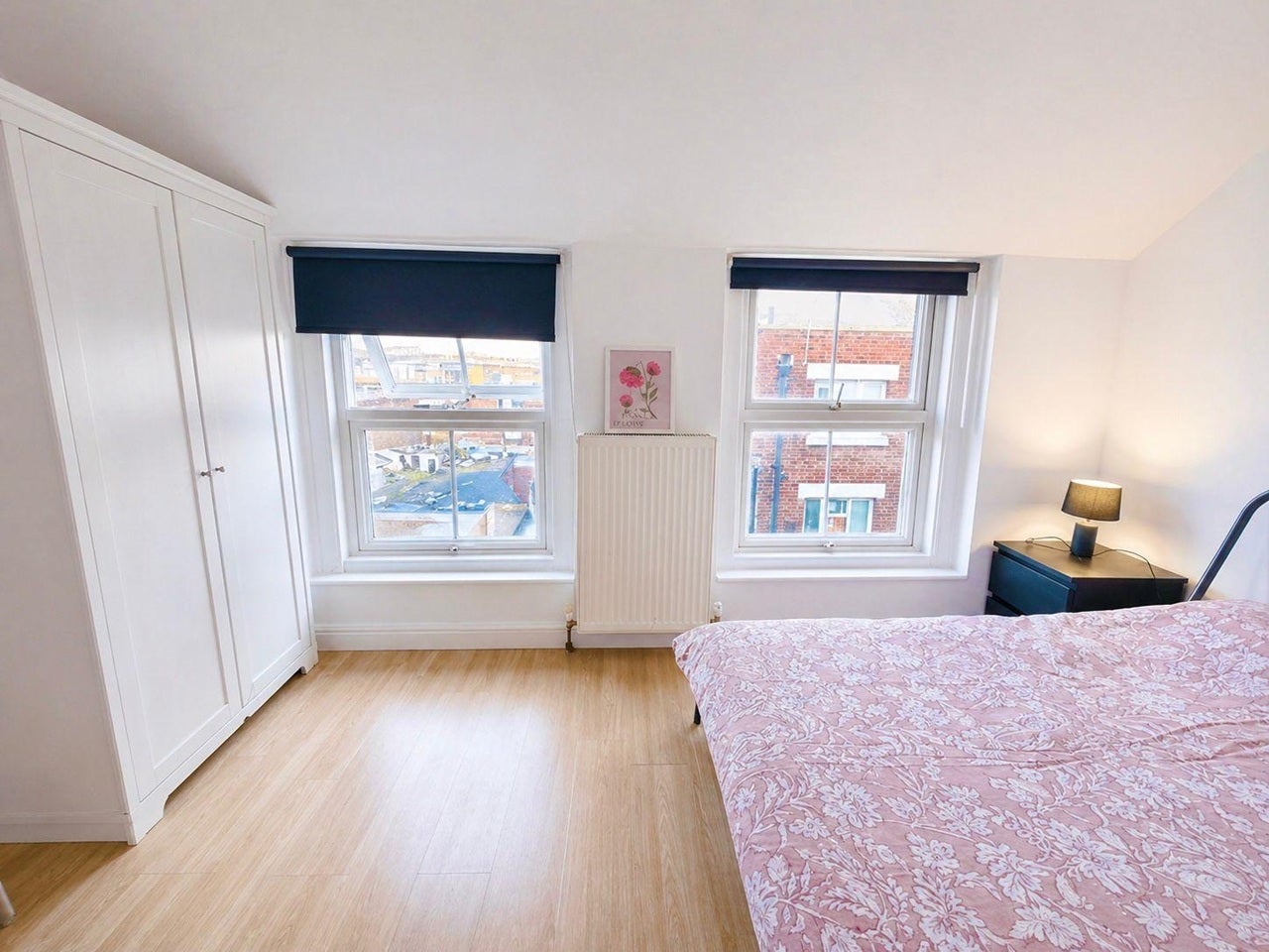 Room Court Street in Greater London