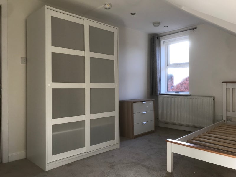 Room Everett Road in Manchester
