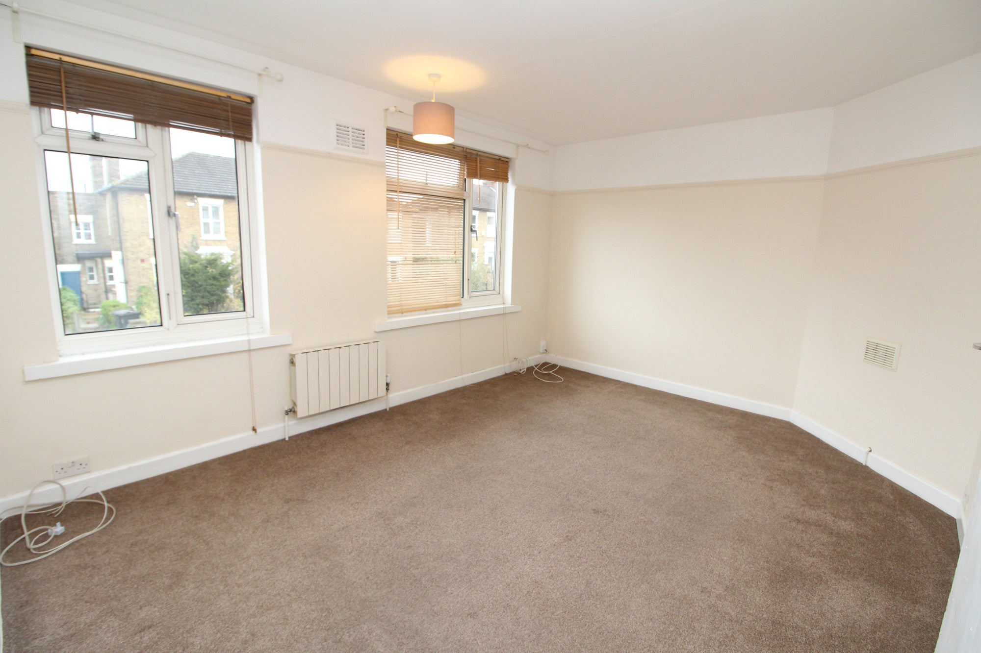 Flat Howard Road in Greater London