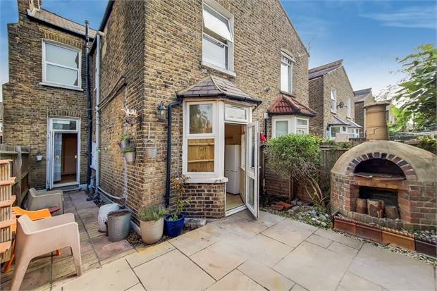 Flat Elmer Road in Greater London