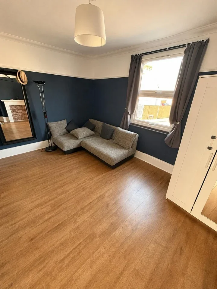 Flat Picardy Road in Greater London