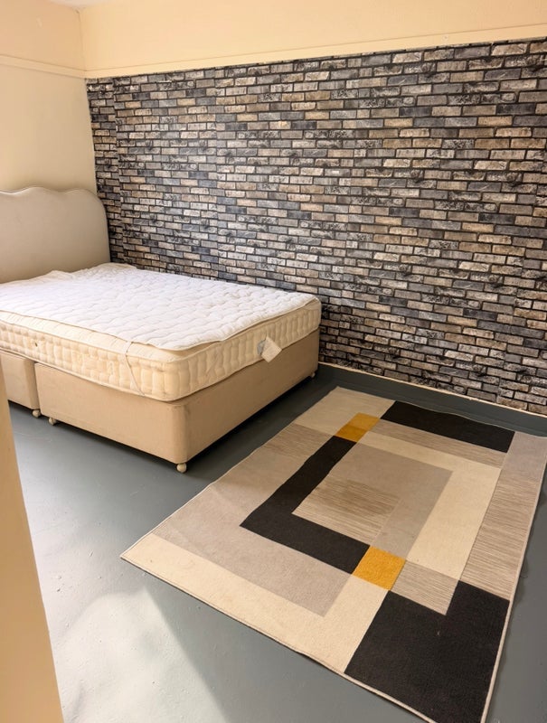Room Headlam Road in Greater London