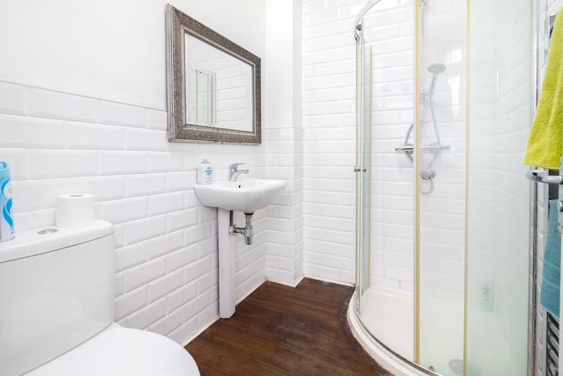 Room Park Lane in Greater London