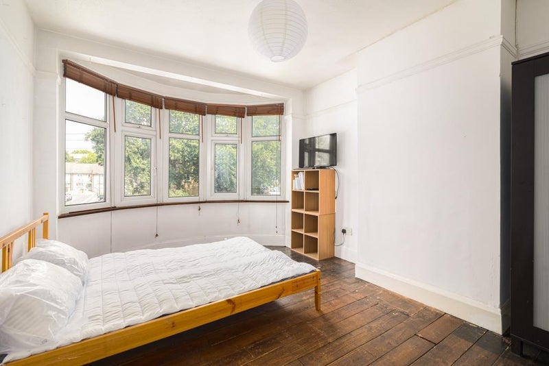 Room Park Lane in Greater London