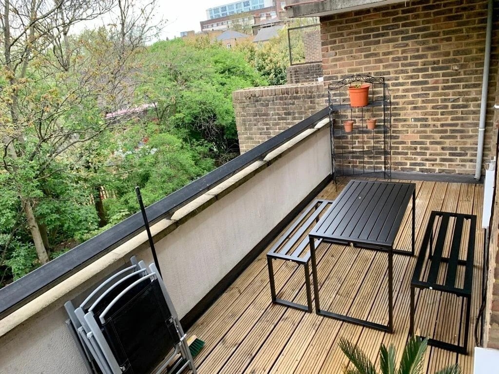 Room Rainhill Way in Greater London