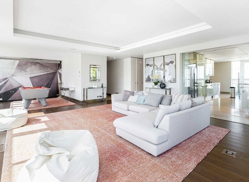 Flat Westferry Circus in Greater London
