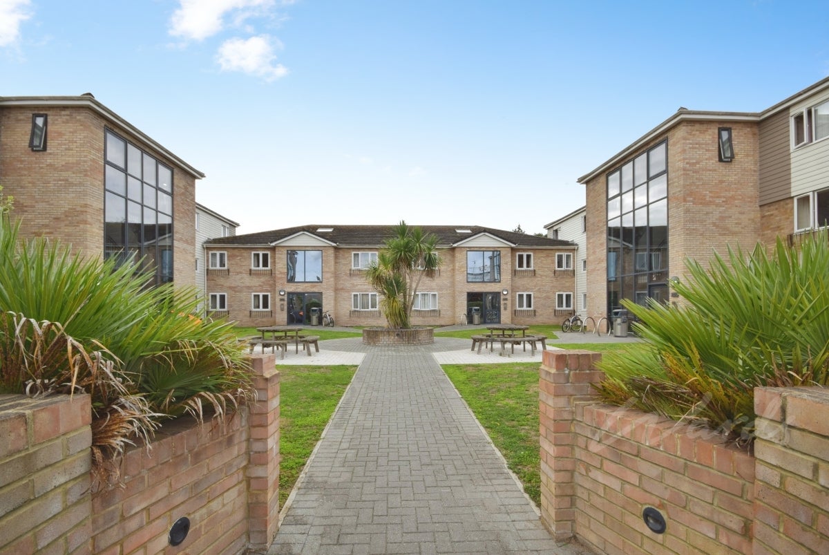 Flat Chichester Close in Rainham