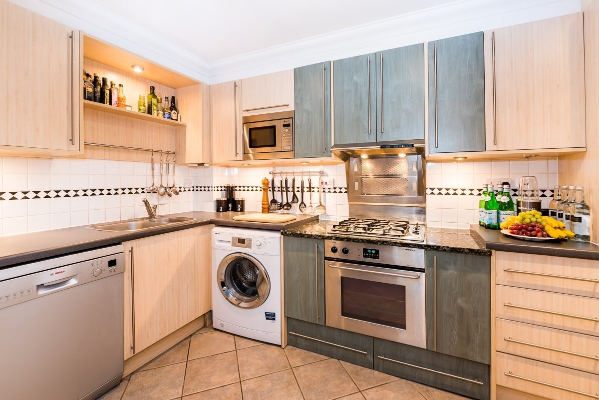 Flat Twickenham Road in Greater London