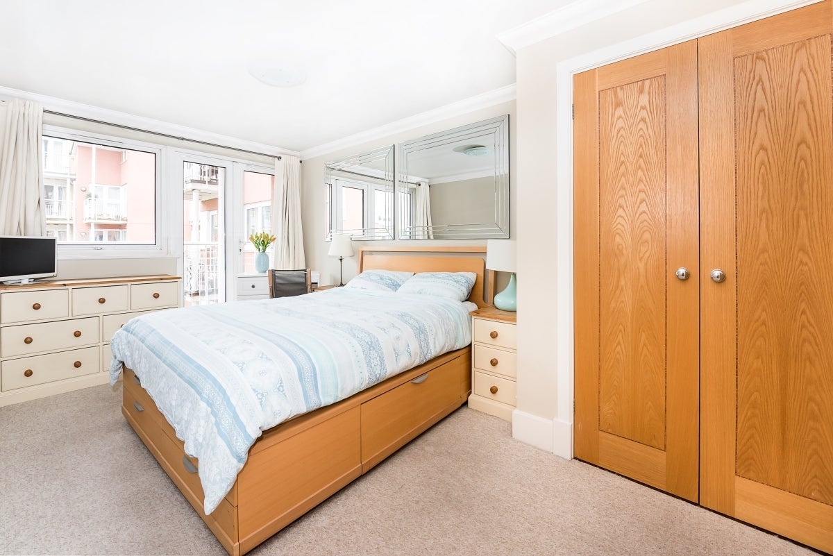 Flat Twickenham Road in Greater London
