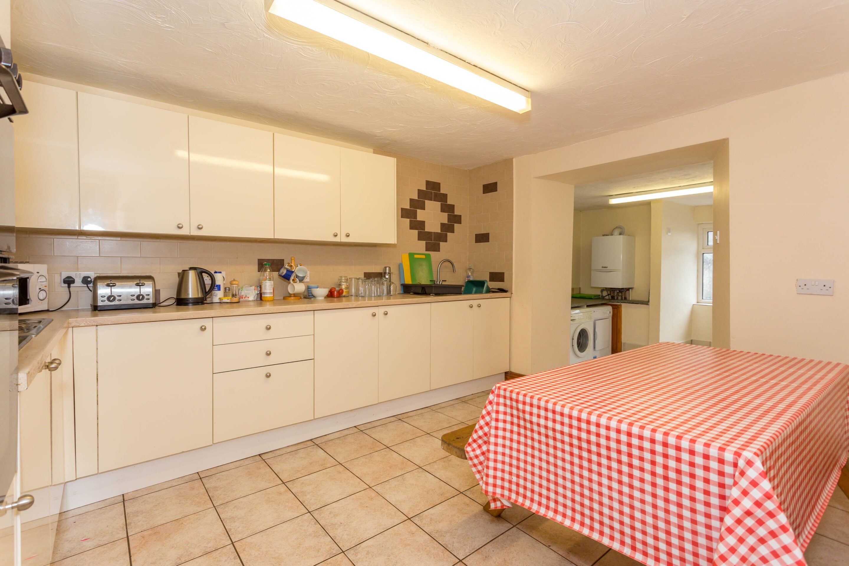 Room North Road West in Plymouth