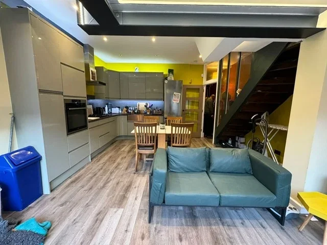 Room Brandon Street in Greater London