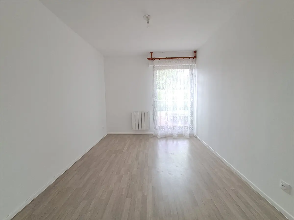 Flat Avenue Philippe Girardel in Chaumont