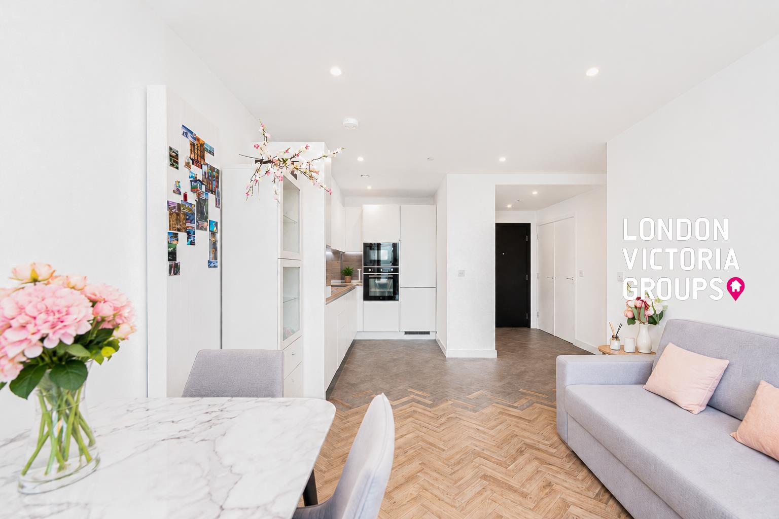 Flat Gillender Street in Greater London