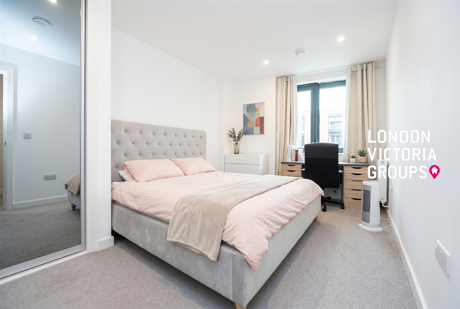 Flat Gillender Street in Greater London