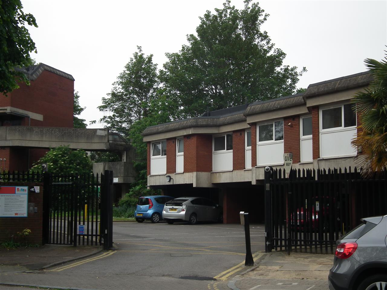 Flat Crayford Road in Greater London