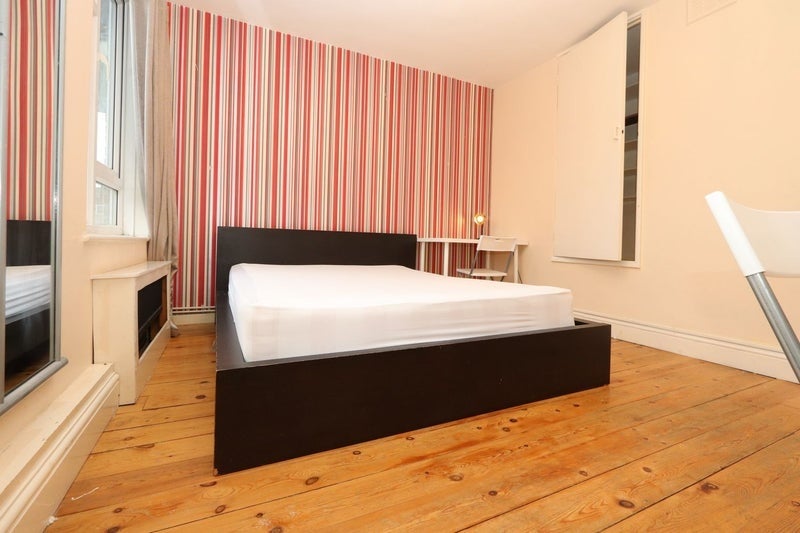 Room Hare Walk in Greater London