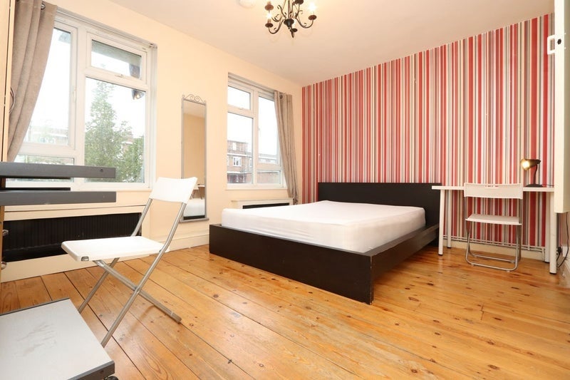 Room Hare Walk in Greater London