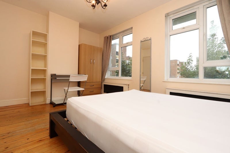 Room Hare Walk in Greater London