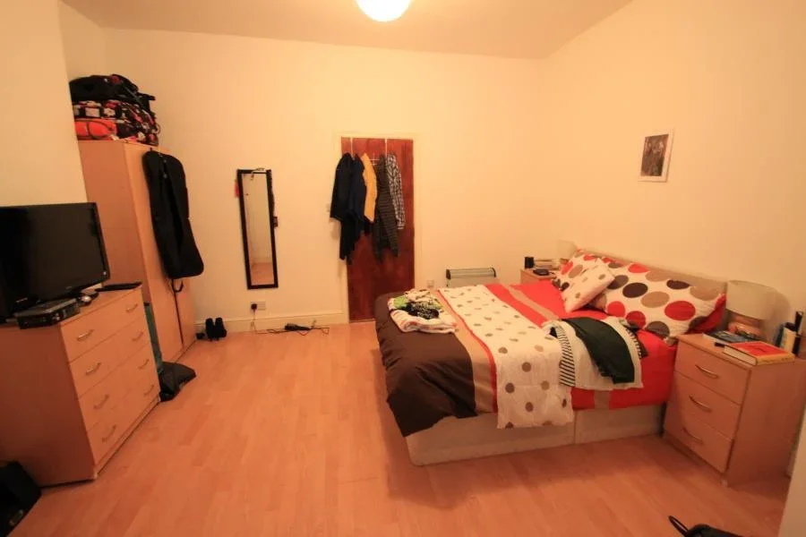 Flat Longcross Street in Cardiff