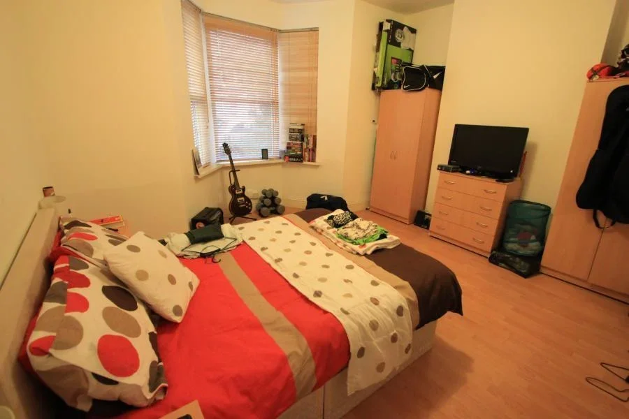 Flat Longcross Street in Cardiff