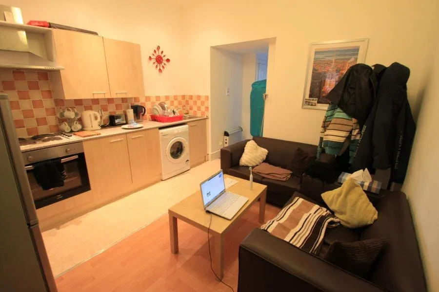 Flat Longcross Street in Cardiff