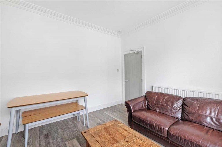 Room Abingdon Road in Plymouth