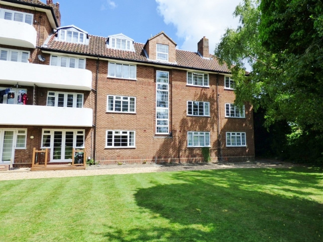 Flat Pound Lane in Epsom and Ewell