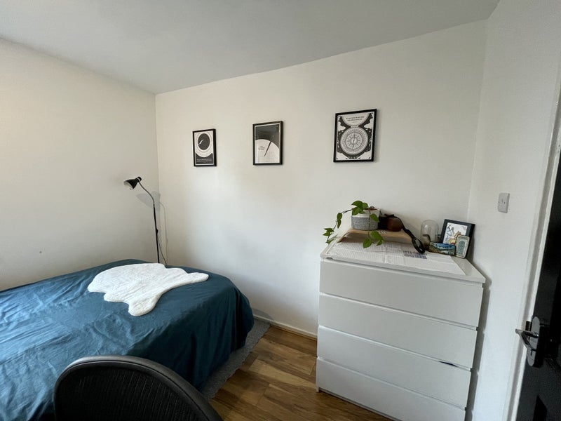 Room Ethnard Road in Greater London